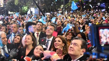 Junto a autoridades nacionales y locales, Moreau participó de un nuevo aniversario de la capital santiagueña. Foto: Gentileza. 