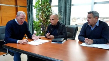 El aumento salarial quedó sellado hoy en la Legislatura de Río Negro entre el presidente Alejandro Palmieri y y el titular del gremio de los trabajadores Legislstivos (Apel), Gustavo Morón.