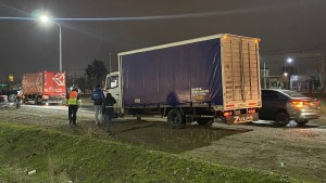 Secuestraron camiones con acoplado en control de cargas peligrosas, en la Ruta 7 de Neuquén