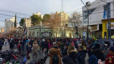 La marcha comenzó en el centro de Neuquén para llegar a la Casa de Gobierno. (Gentileza)