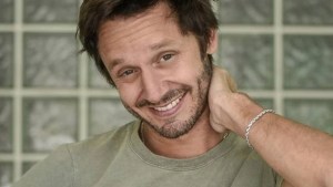 Benjamín Vicuña recibió la visita de su mamá y el parecido con sus nietos causó furor en redes