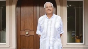 Quién era Constancio Vigil, el empresario que murió en un vuelo a Miami para ver a Lionel Messi