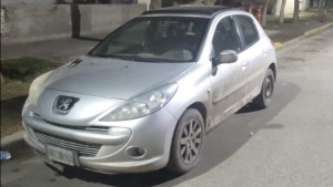 Circulaba por el norte de Roca y le secuestraron el auto