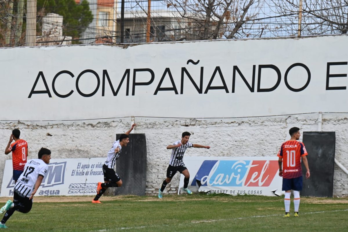 Montero marcó el 1 a 0 para Cipo en La Visera de Cemento. (Foto: Florencia Salto)