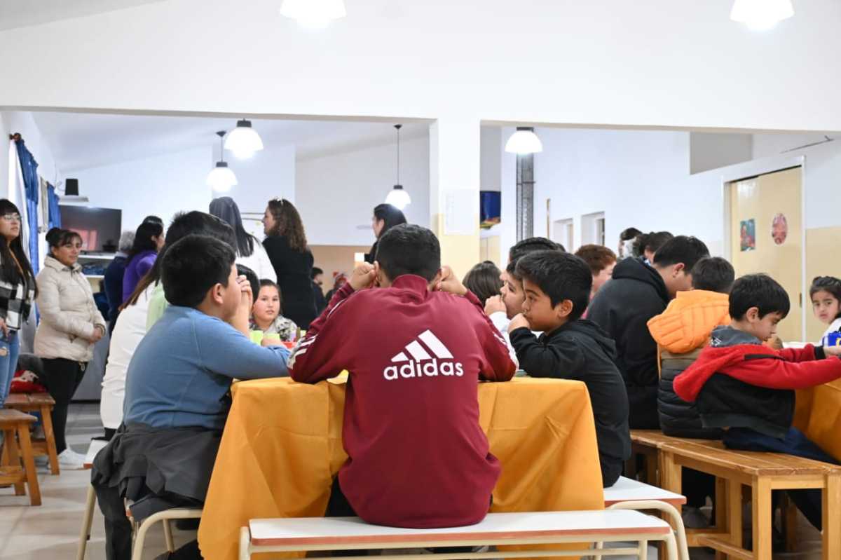 Estudiantes de la Escuela 144 de Aguada San Roque en la reapertura. Foto: Florencia Salto