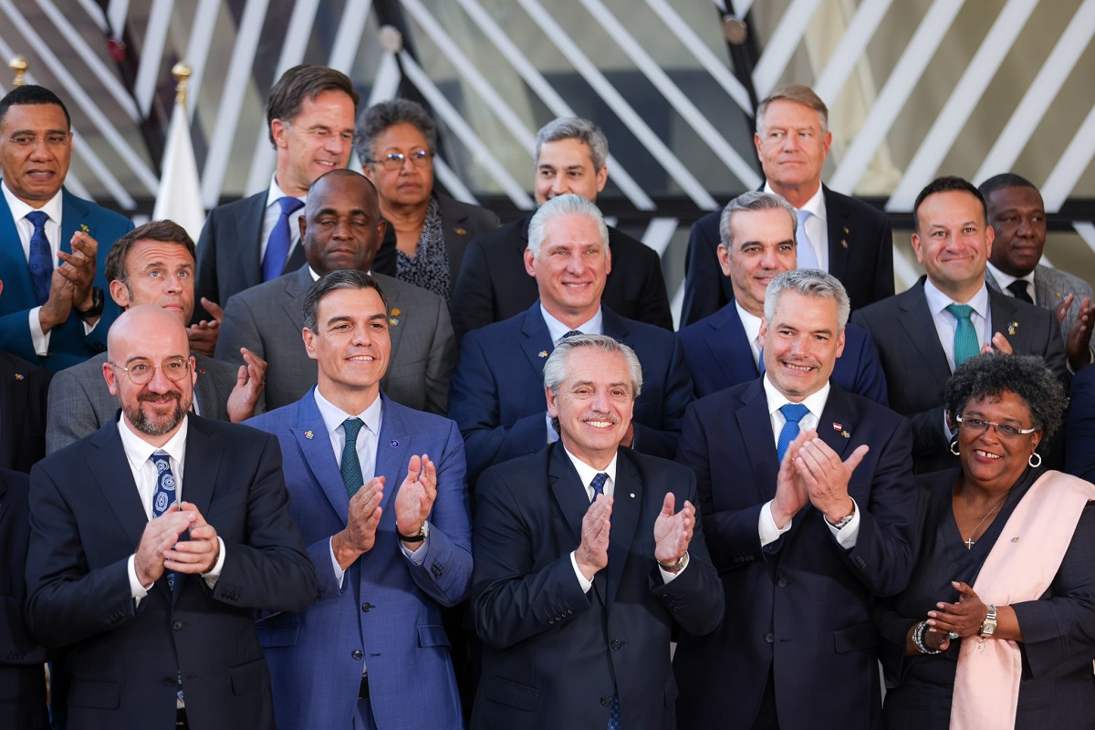El presidente Alberto Fernández en la apertura de la III Cumbre entre la Unión Europea y la Comunidad de Estados Latinoamericanos y Caribeños, en el Edificio Europa en Bruselas (Bélgica).