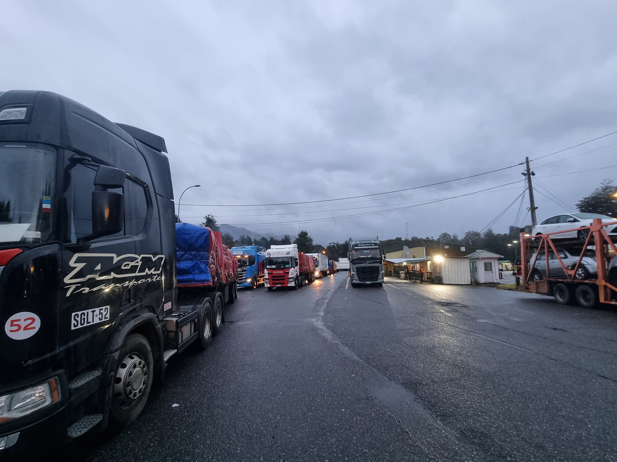 Por el cierre de Pino Hachado y Cristo Redentor, aumenta el tránsito de camiones en Samoré. Foto: gentileza