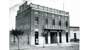 Casa Carbajal en Roca: el edificio de los hermanos españoles que resiste y su anexo perdido en el archivo
