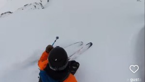 Los impactantes videos que compartió un esquiador bajando un cerro de Neuquén