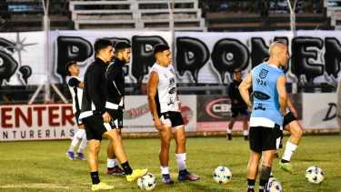 Lucas Argüello y un reclamo a Cipolletti por el contrato adeudado. (Foto: Matías Subat)