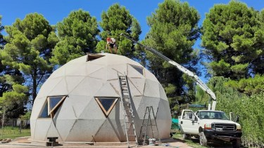 Los nuevos domos se construirán con placas de cáñamo industrial. foto: gentileza