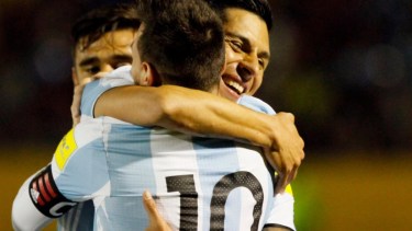 El volante central podría fichar para jugar en el Inter Miami junto a Lionel Messi.