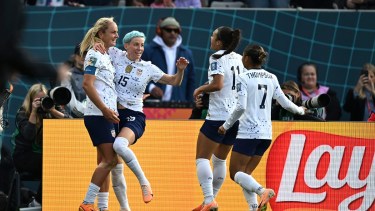 Lindsey Horan de Estados Unidos después de anotar el tercer gol de su equipo durante el partido de fútbol del Grupo E de la Copa Mundial Femenina entre Estados Unidos y Vietnam en Eden Park en Auckland, Nueva Zelanda, el sábado 22 de julio de 2023. (Foto AP/Andrew Cornaga)