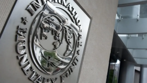 El Gobierno comienza a cumplir con las exigencias del FMI en busca del acuerdo