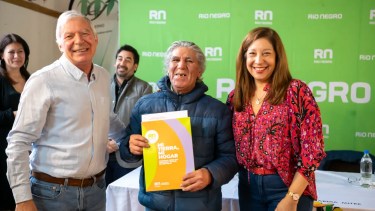 El acto de entrega fue encabezado por la gobernadora Arabela Carreras. Foto: gentileza.