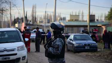 Doble crimen en Roca: el fugitivo, la granada y el velorio mantienen en vilo a la policía de Roca