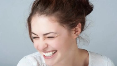 Qué factores saludables del chiste están comprendidos en el humor