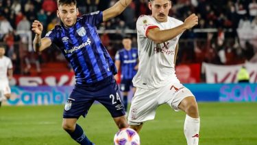 Marcelo Estigarribia decretó la victoria de Atlético Tucumán frente a El Globo. Foto: Gentileza Twitter @CAHuracan