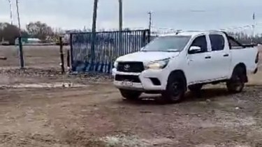 Denuncian que bloquearon los accesos de la empresa en Barda del Medio. Foto: Gentileza.