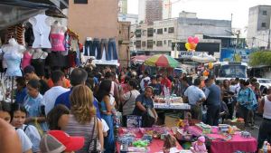 Al menos unos 3,5 millones de argentinos trabajan desde la informalidad