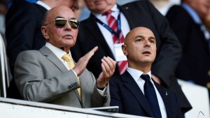 Joe Lewis, dueño de Lago Escondido, y su amigo de póquer en Argentina