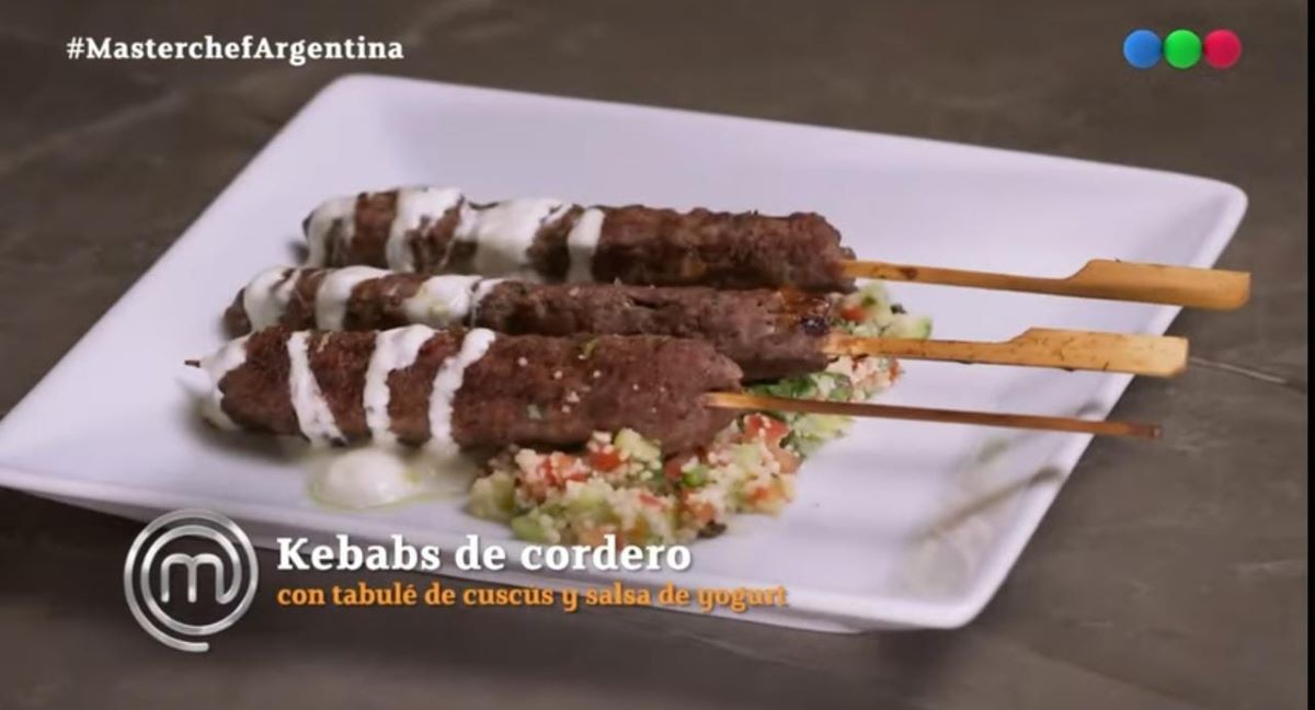 Kebab de cordero, la receta con la que Estefanía obtuvo la estrella en MasterChef Argentina.  Foto: Captura Telefé