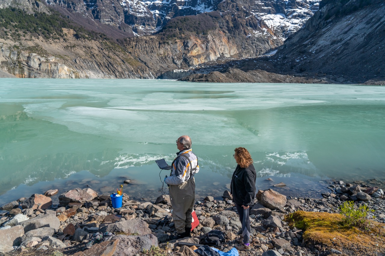 El nuevo lago ya tiene 70 metros de profundidad. Foto: gentileza