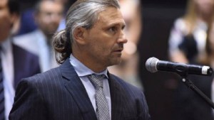 Marcos Di Palma deberá pagar una millonaria multa por chocar cables con su avioneta y dejar a un pueblo sin luz