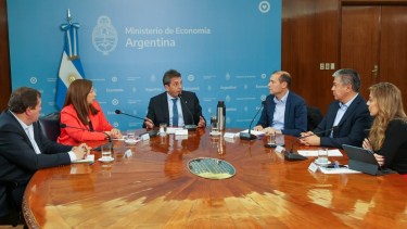 Los gobernadores electos y actuales de Río Negro y Neuquén integrarán una mesa para proyectar el traspaso de las centrales hidroeléctricas. (Ministerio de Economía)