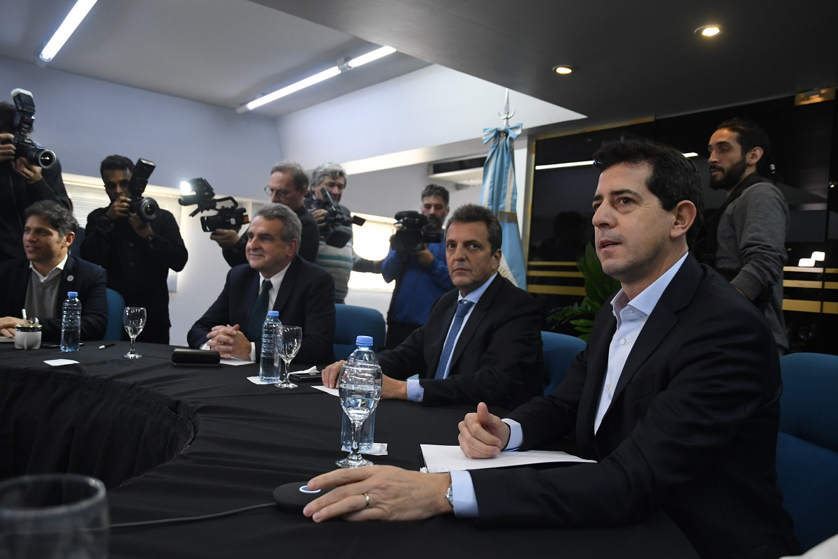 Wado de Pedro, Massa, Rossi y Kicillof, durante la reunión del candidato de Unión por la Patri y los gobernadores oficialistas. 