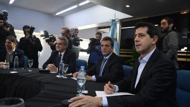 Wado de Pedro, Massa, Rossi y Kicillof, durante la reunión del candidato de Unión por la Patri y los gobernadores oficialistas. 