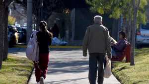 Aumento del 23,29% y un nuevo refuerzo para jubilados y pensionados: cuándo se cobrarán