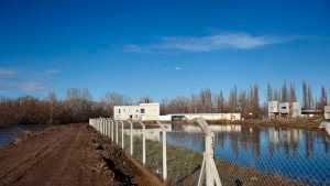 La municipalidad construyó defensas de emergencia en la costa del río Neuquén