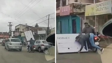 Las imágenes que se hicieron virales de Sebastián cuando se cayó moto con el televisor de 65 pulgadas. 
