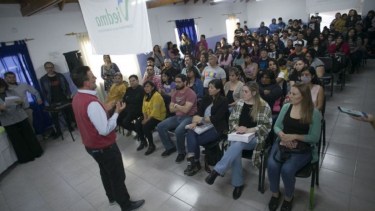 Más de 400 personas ya participan en la capacitación que ofrece el municipio. Foto: archivo.