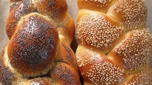 Al rico pan trenzado con semillas