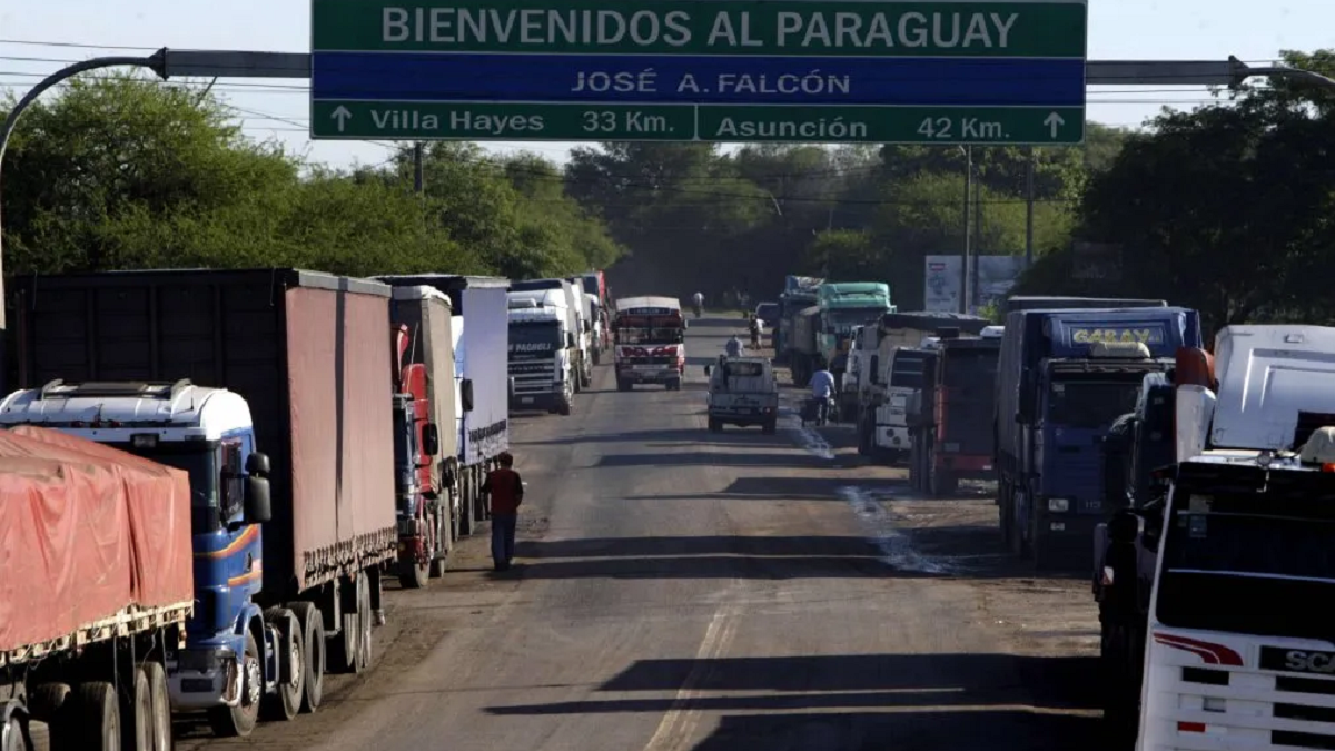 En los últimos operativos aduaneros incautaron vehículos de lujo en la frontera entre Paraguay y Argentina. Foto Archivo.