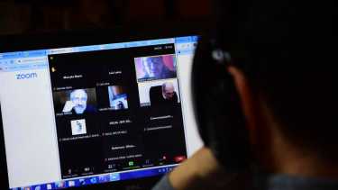 La audiencia se realizó vía zoom y se prohibió difundir imágenes de los tres imputados en la causa. foto: Alejandro Carnevale.