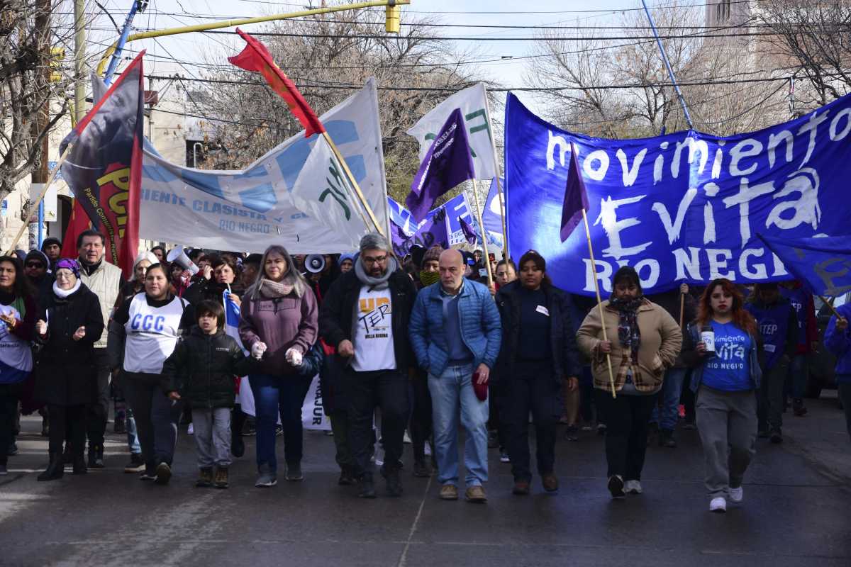 Marchan en Roca contra la represión en Jujuy. Foto: Alejandro Carnevale