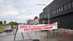Las Palmas: trabajadores de Sens liberan los puentes Neuquén – Cipolletti, pero siguen reclamando
