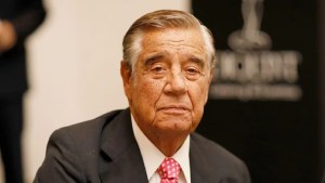 Murió el empresario Constancio Vigil en un vuelo a Miami: se iba a reunir con Lionel Messi