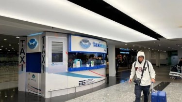 El delantero arribó al país durante la madrugada. (Foto: TyC Sports)