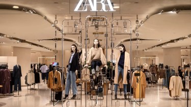 La empresa dueña de las tiendas Zara en Argentina comunicó que abandona el país. Los motivos. 