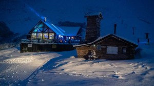 Así fue la noche de esquí en medio de la gran nevada de Nicole y Manu en Chapelco