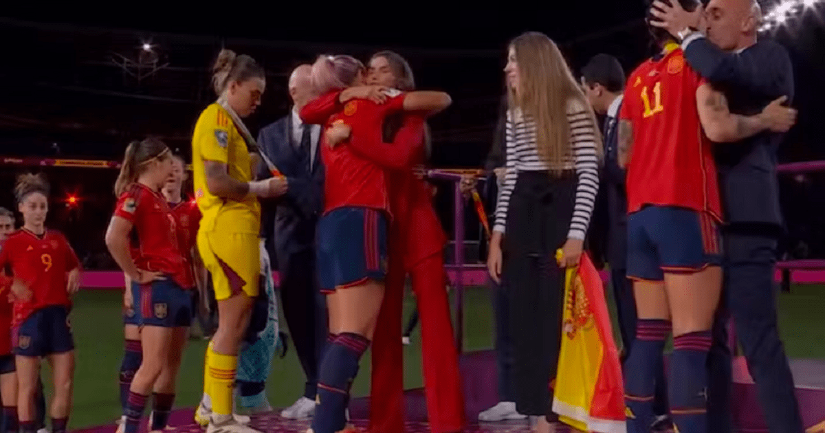 Cuáles son las claves judiciales del beso en los labios de Luis