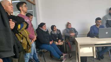 Los padres de la residencia 304 de Comallo pidieron explicaciones en el Consejo Escolar de la Zona Sur. Foto: gentileza
