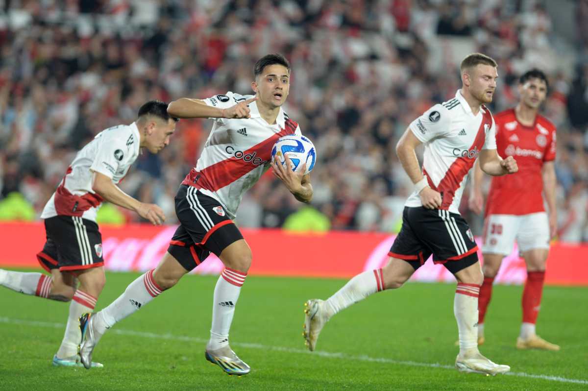 Letal. Solari fue el dueño de la pelota y de la noche en el Monumental. 