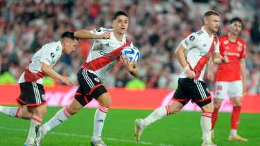 Letal. Solari fue el dueño de la pelota y de la noche en el Monumental. 