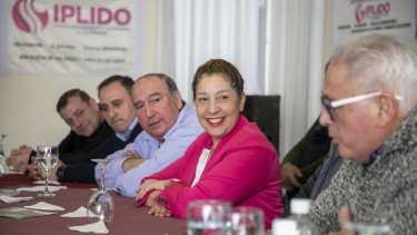 La gobernadora Arabela Carreras encabezó un acto de campaña, junto a la Uthgra. Foto: gentileza