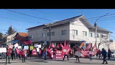 ATE Bariloche se concentró en Onelli y Moreno. Foto: gentileza
